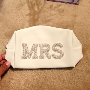 Makeup bag in white.
